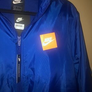 Men’s Nike windbreaker/wind runner